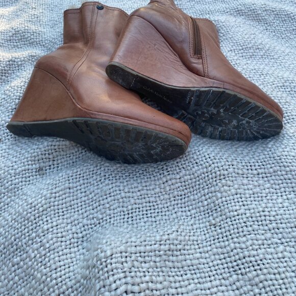 Calvin Klein Odelle Y2K tan leather faux fur lined wedge boots 9.5 - Picture 5 of 11